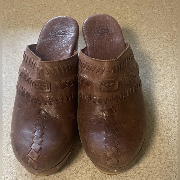 UGG Vivica Camel Leather Clog. Size 8 Wooden Heel. Sheerling Insole. Studded. - Picture 3 of 8